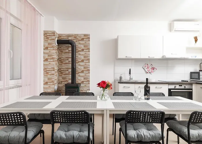 Feliks Вилла Любач